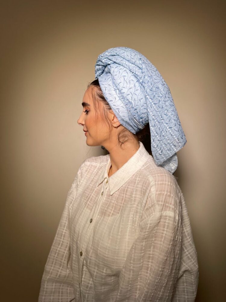 ⁦כיסוי ראש לונג - תכלת מודפס⁩ – תמונה ⁦2⁩