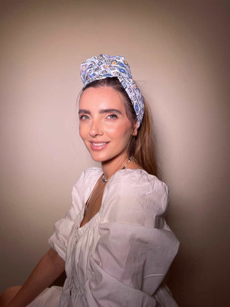 ⁦מטפחת מרובעת - כחול צבעוני⁩ – תמונה ⁦2⁩