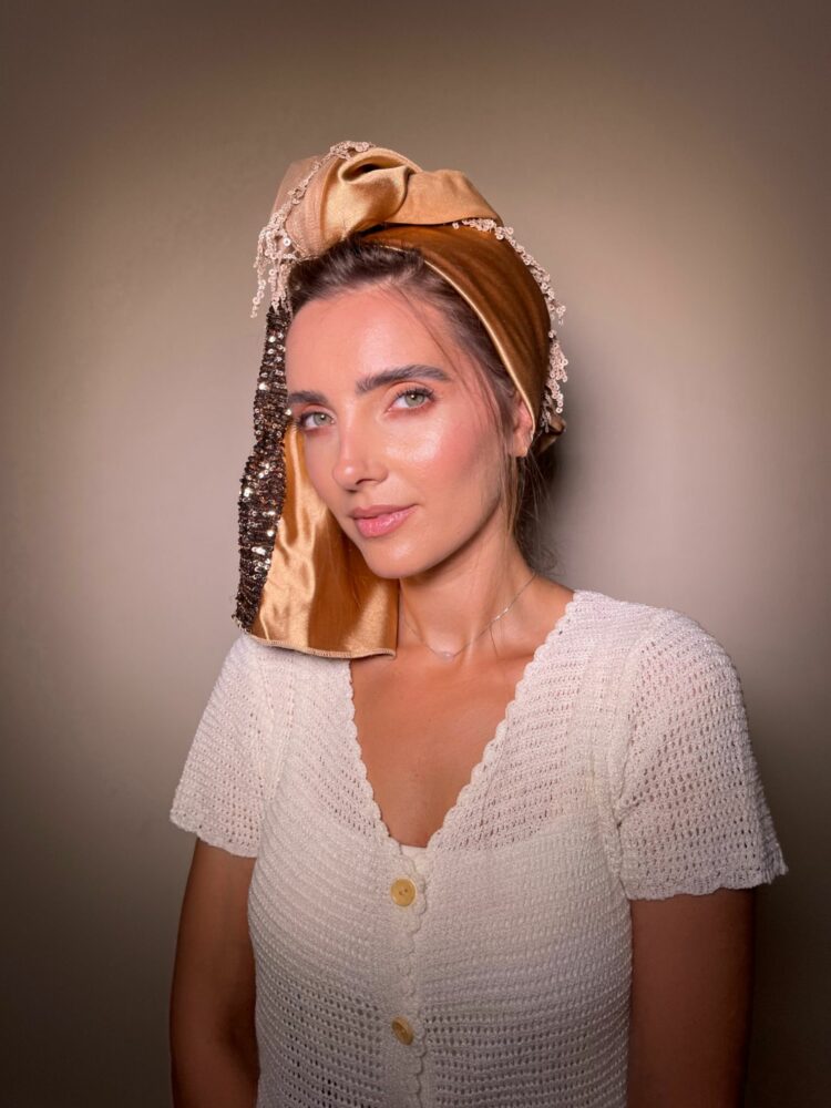 ⁦כיסוי ראש לונג - משולב גווני זהב⁩ – תמונה ⁦2⁩