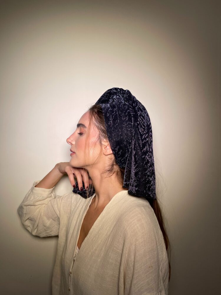 ⁦כיסוי ראש לונג – סגול עמוק מנצנץ⁩ – תמונה ⁦2⁩