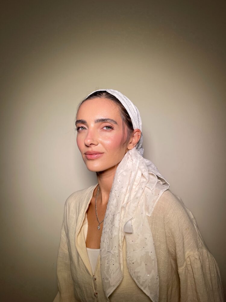 ⁦מטפחת מרובעת - שמנת יהלום⁩ – תמונה ⁦3⁩