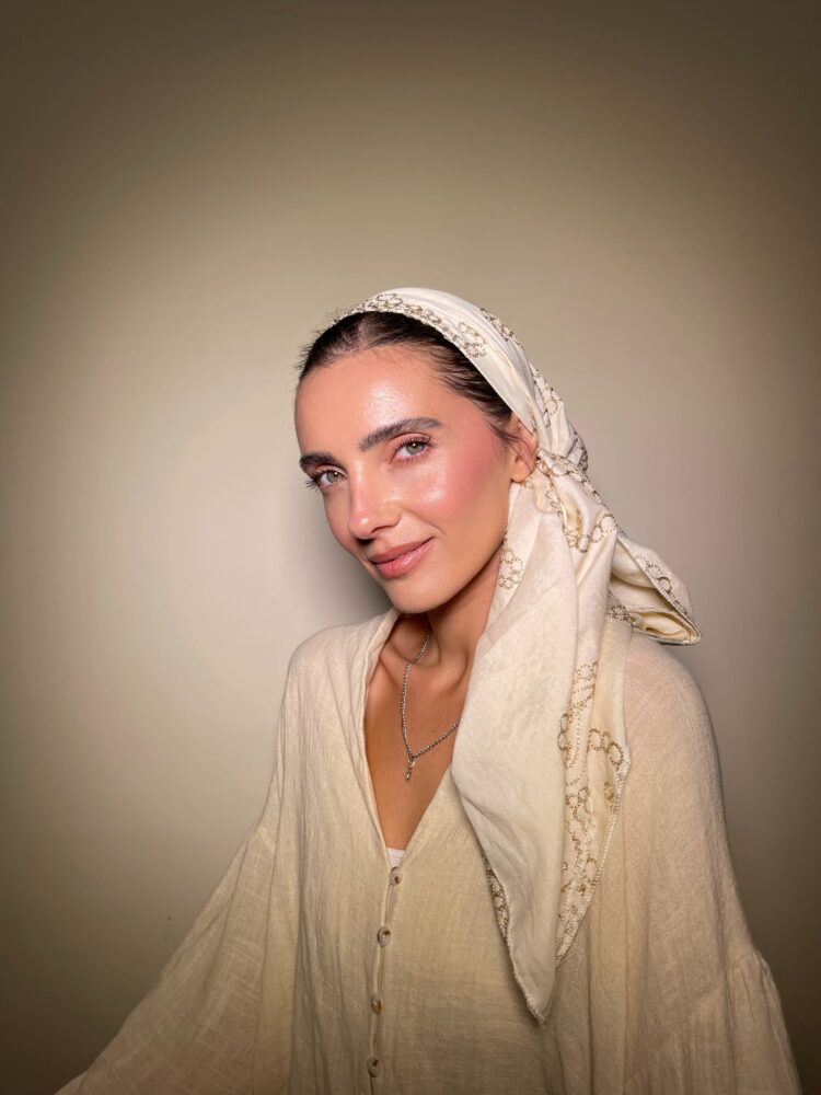 ⁦מטפחת מרובעת - שמנת ריקמה⁩ – תמונה ⁦2⁩