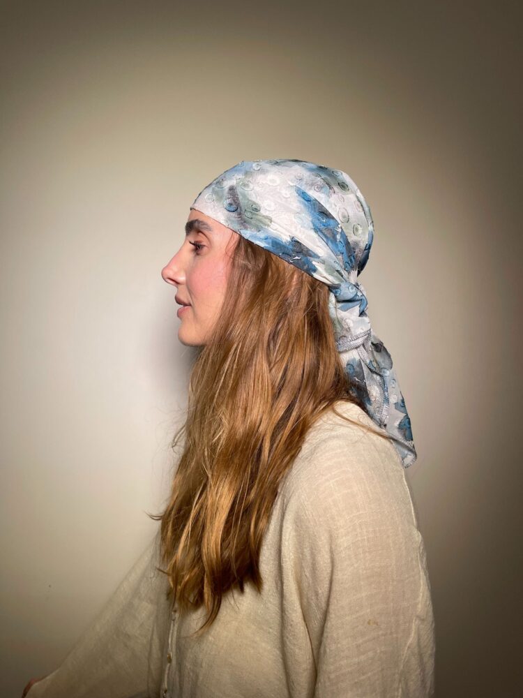 ⁦BANDANA - תכלת פרחים⁩ – תמונה ⁦2⁩