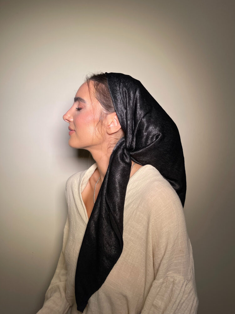 ⁦מטפחת מרובעת - PURE BLACK⁩ – תמונה ⁦2⁩