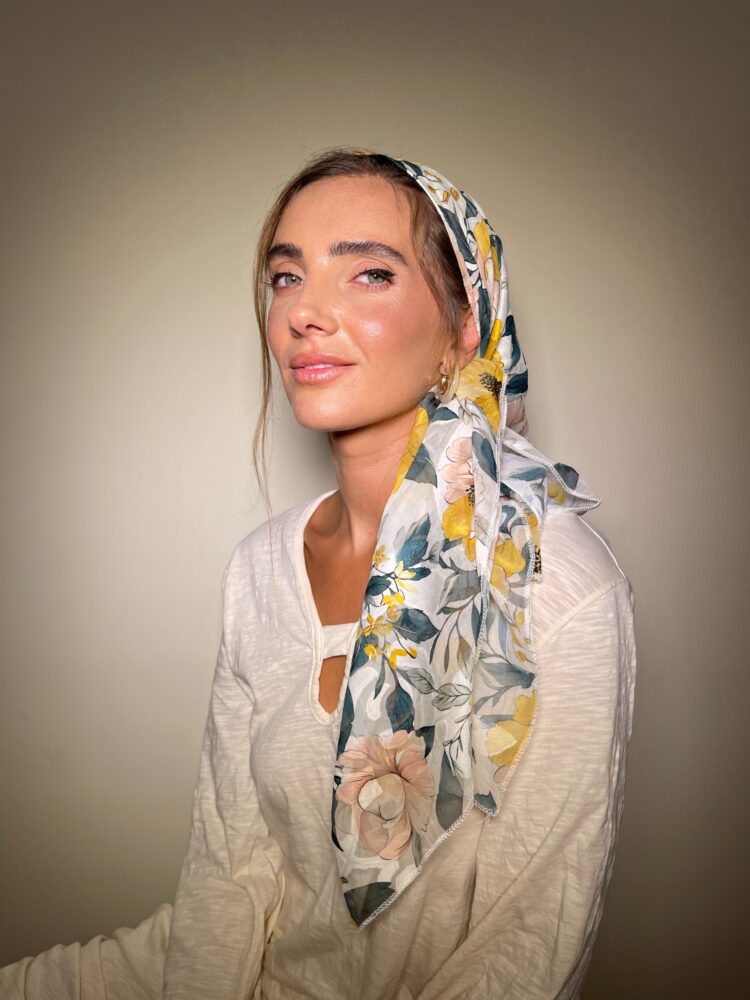⁦מטפחת מרובעת - BLUE & YELLOW⁩ – תמונה ⁦2⁩