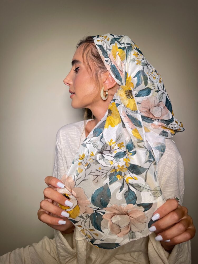 ⁦מטפחת מרובעת - BLUE & YELLOW⁩ – תמונה ⁦3⁩
