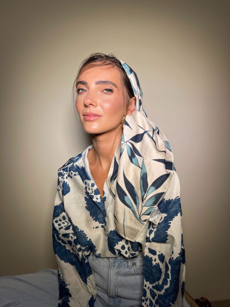 ⁦מטפחת מרובעת - Blue Flower⁩ – תמונה ⁦3⁩