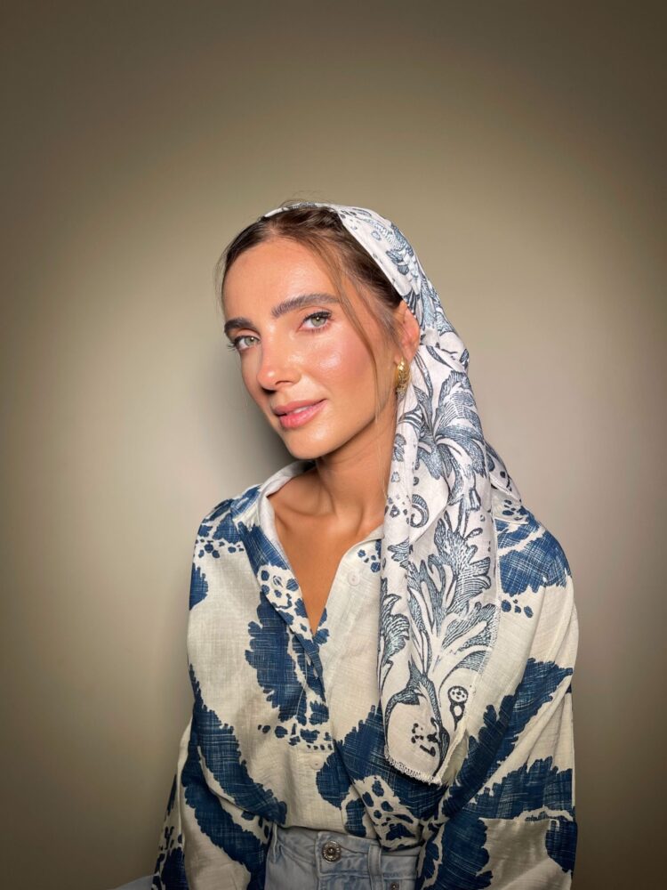 ⁦מטפחת מרובעת - עיטורים כחולים⁩ – תמונה ⁦2⁩
