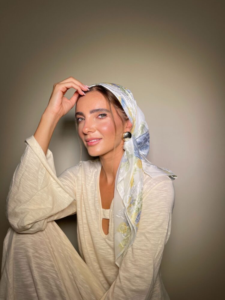 ⁦מטפחת מרובעת - פרחוני בהיר⁩ – תמונה ⁦2⁩