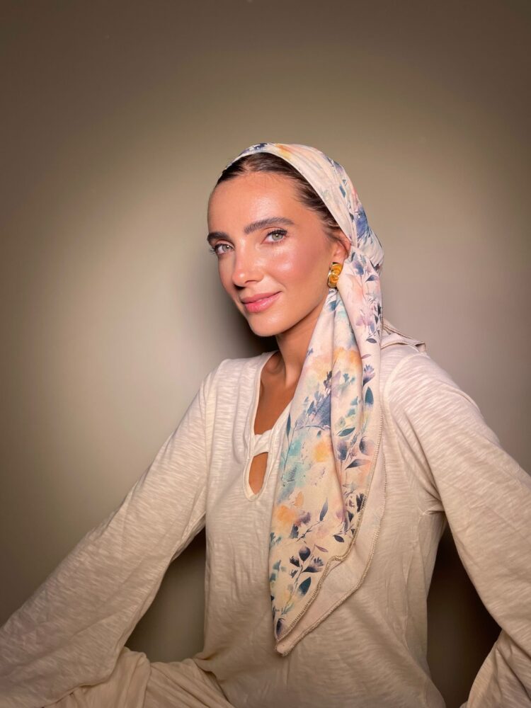 ⁦מטפחת מרובעת - ציור במכחול⁩ – תמונה ⁦2⁩