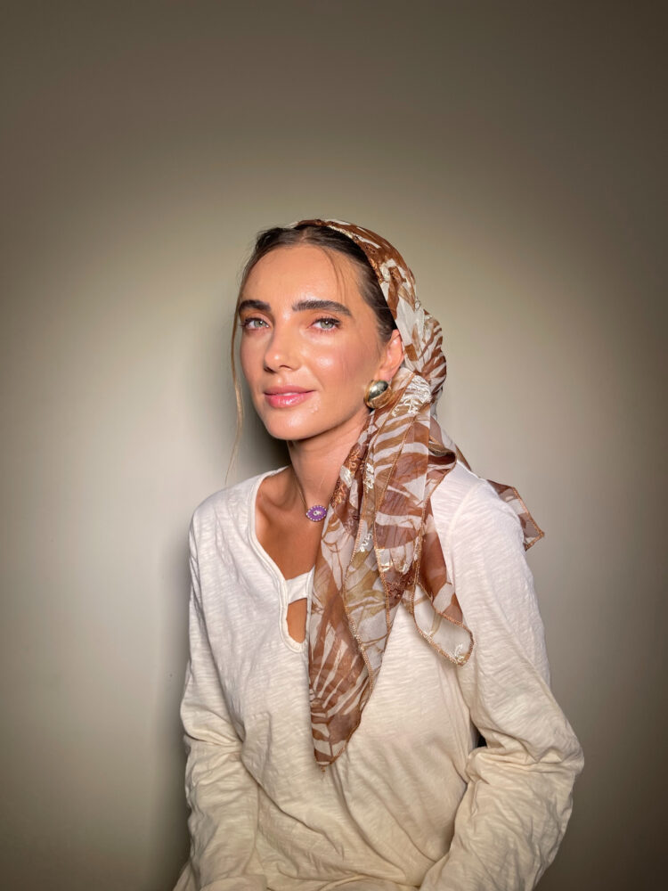 ⁦מטפחת מרובעת - LILI⁩ – תמונה ⁦3⁩