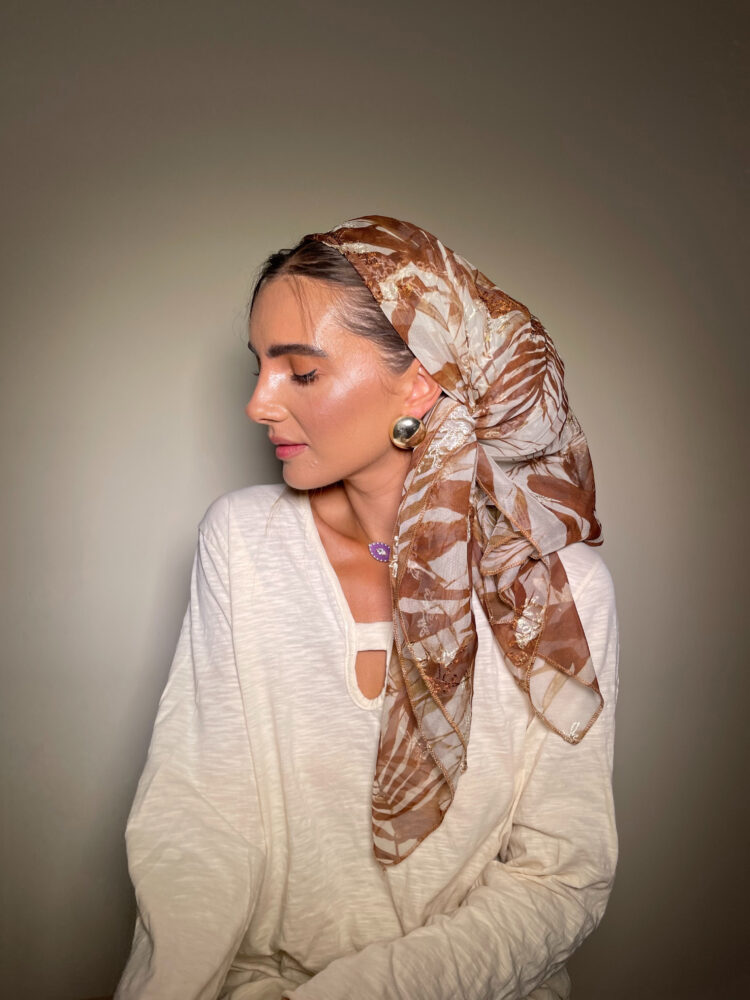 ⁦מטפחת מרובעת - LILI⁩ – תמונה ⁦2⁩