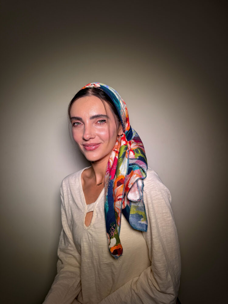 ⁦מטפחת מרובעת-לירי⁩ – תמונה ⁦2⁩