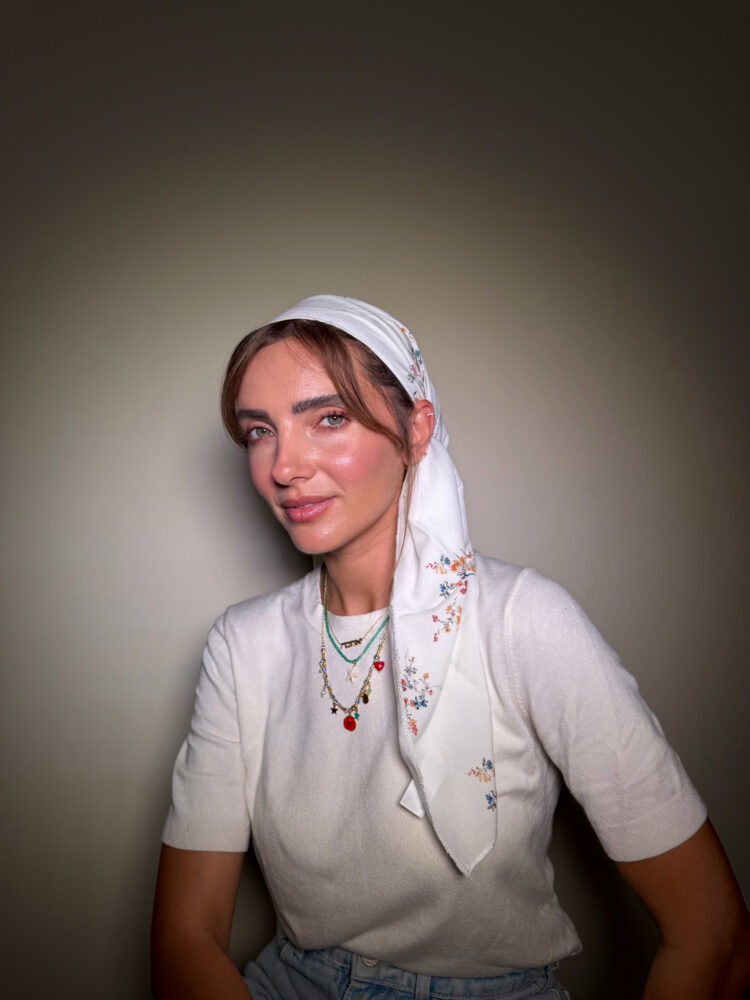 מטפחת מרובעת -נעמי