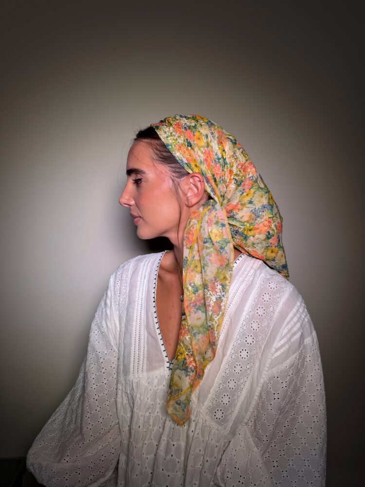 מטפחת מרובעת -דניאלה