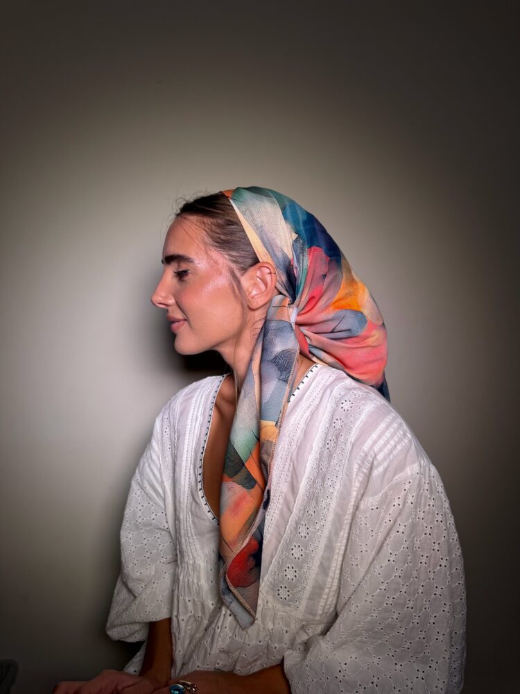 מטפחת מרובעת -אתי